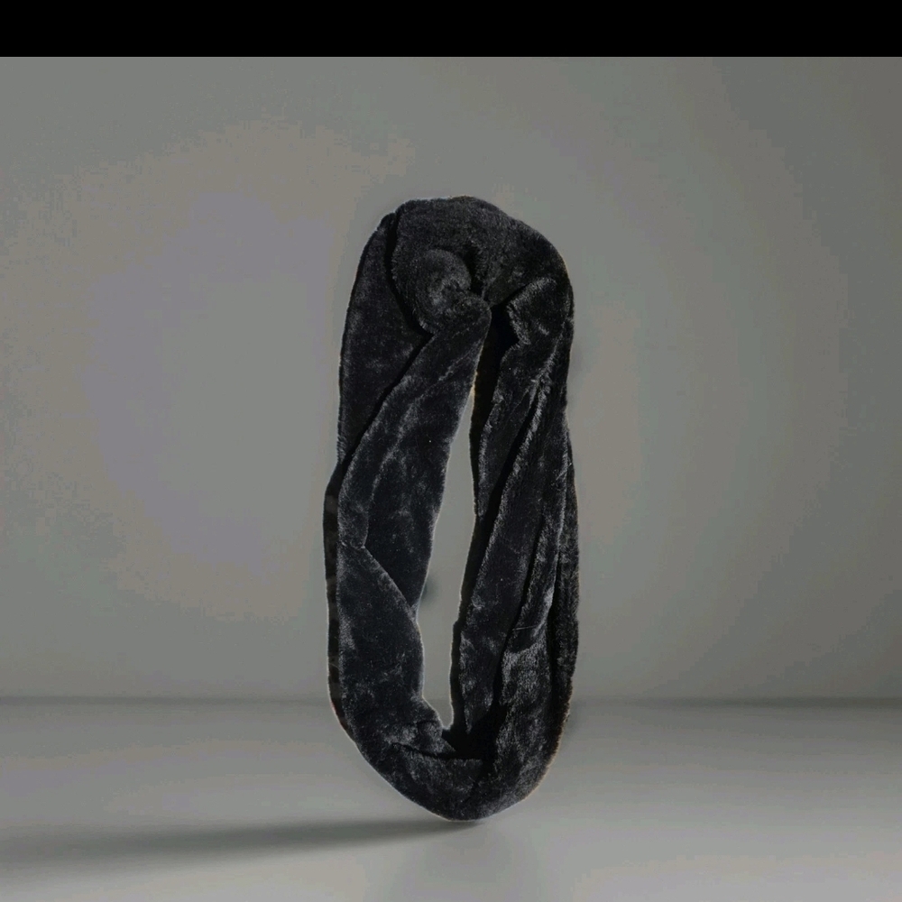 Plush Faux Fur Infinity Scarf — Black